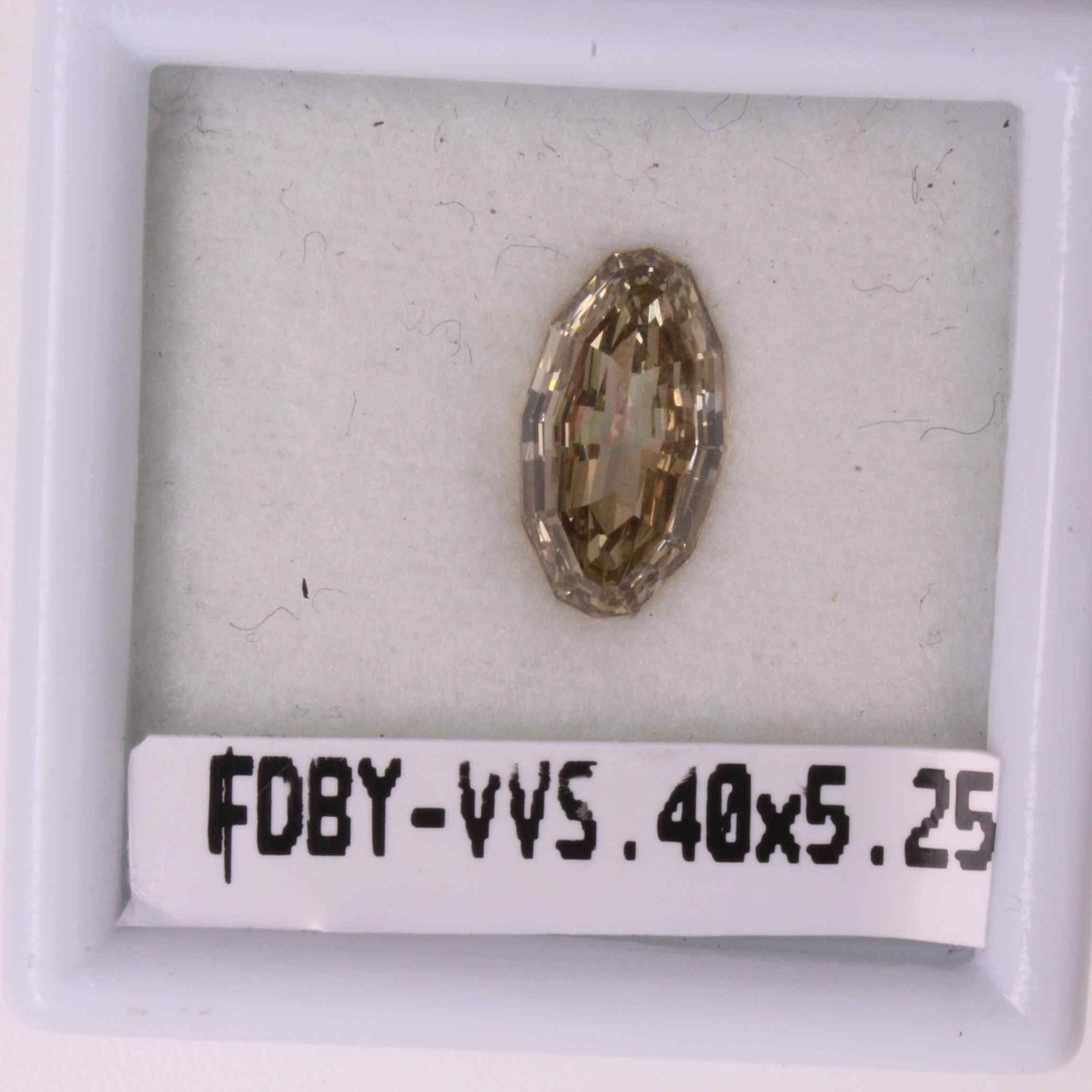 Loose Diamond - OVAL 1.07ct Brown VVS2: Loose Diamond - OVAL 1.07ct Brown VVS2 Source: Natural Shape: OVAL Carats: 1.07 Color: Brown Certification: NONE The Diamond Depot Guarantee: All items in this auction are guaranteed to be 100% authen