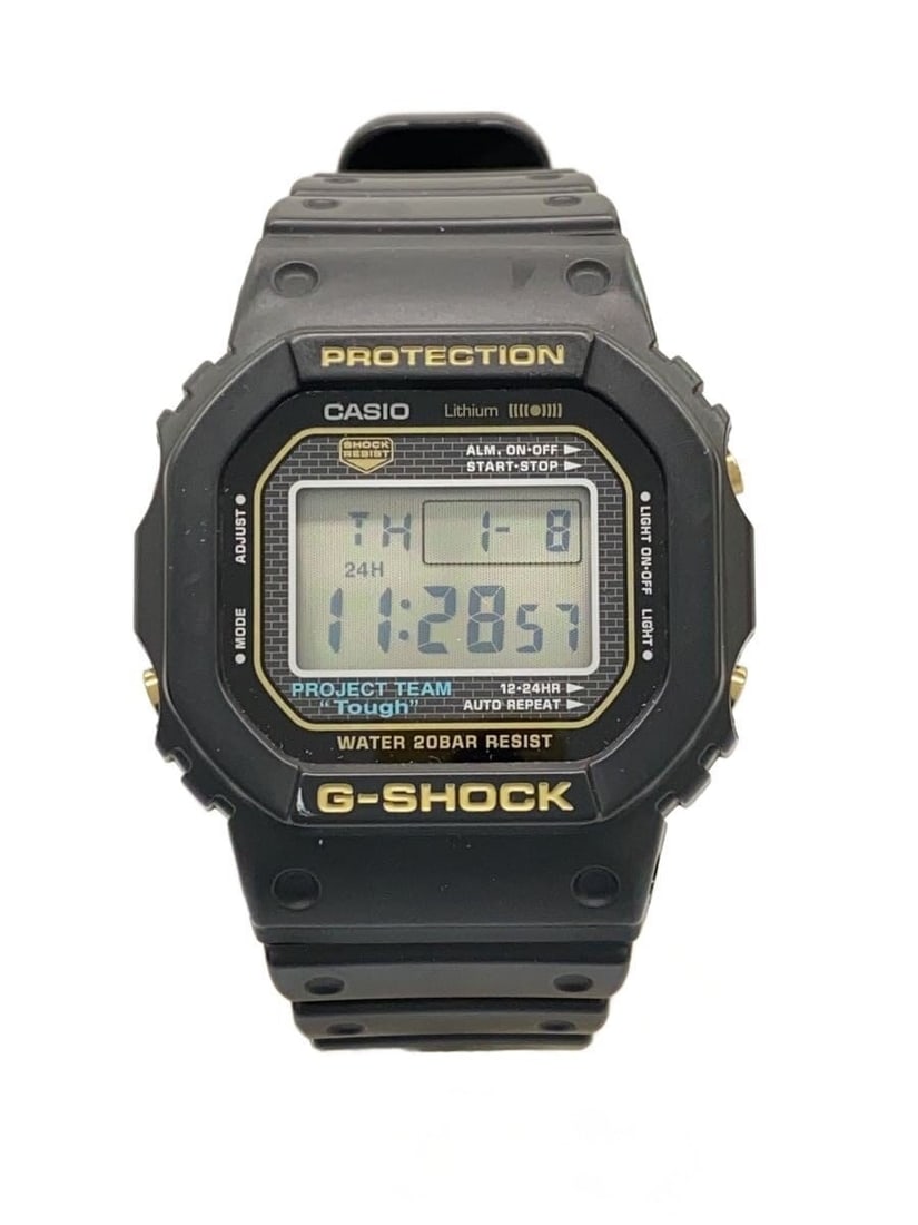 Casio G Shock DW5035D Black Rubber Wristwatch: Casio G Shock DW5035D Black Rubber Wristwatch This CASIO G-SHOCK DW5035D men's wristwatch features a durable black rubber case and band, designed for everyday wear. Made in Japan, the watch is in exce