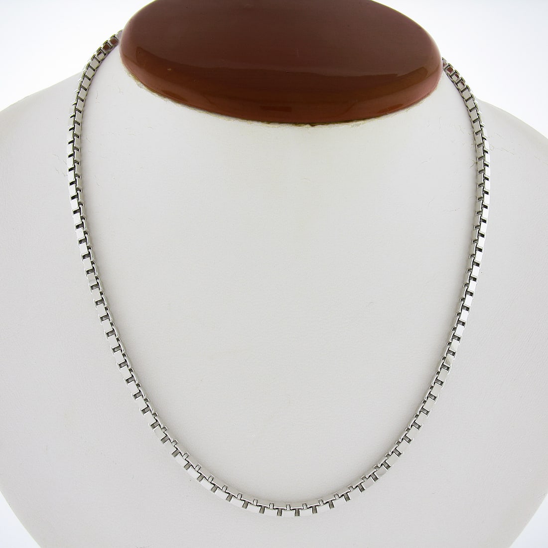 Chopard 18K White Gold 16 Inch Box Link Chain Necklace: Chopard 18K White Gold 16 Inch Box Link Chain Necklace This exquisite Chopard necklace features a sophisticated design crafted from solid 18K white gold. The polished box link chain measures 16 inches