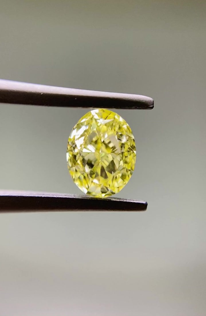 Loose Diamond - OVAL 1.0ct Fancy Yellow SI1: Loose Diamond - OVAL 1.0ct Fancy Yellow SI1 Source: Natural Shape: OVAL Carats: 1.0 Color: Fancy Yellow Certification: GIA Video: