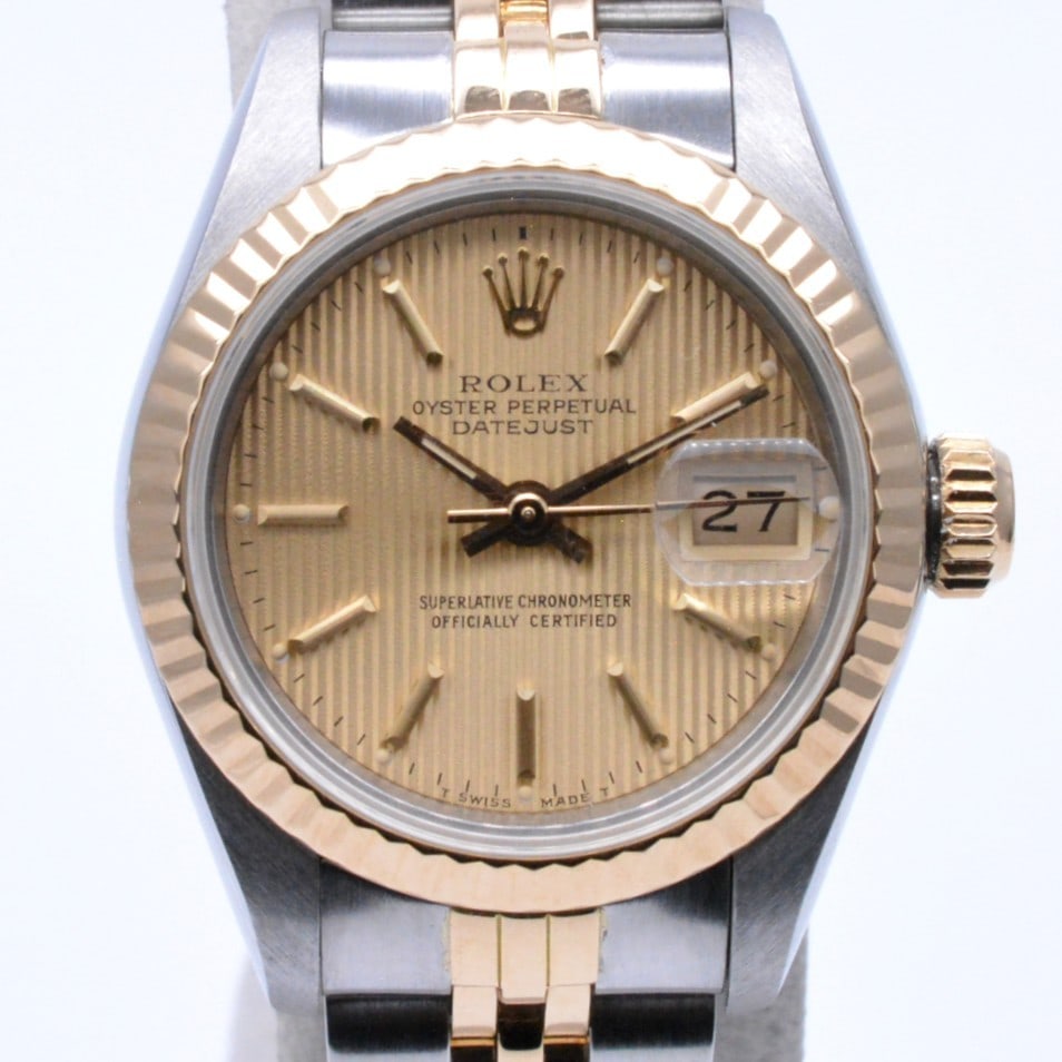 Rolex Datejust 69173 Ladies Automatic Wristwatch Champagne Dial 26mm: Rolex Datejust 69173 Ladies Automatic Wristwatch Champagne Dial 26mm Pre-owned ROLEX Datejust ladies' wristwatch, model 69173, circa 1985. It features a champagne dial and a gold and silver bracelet. 