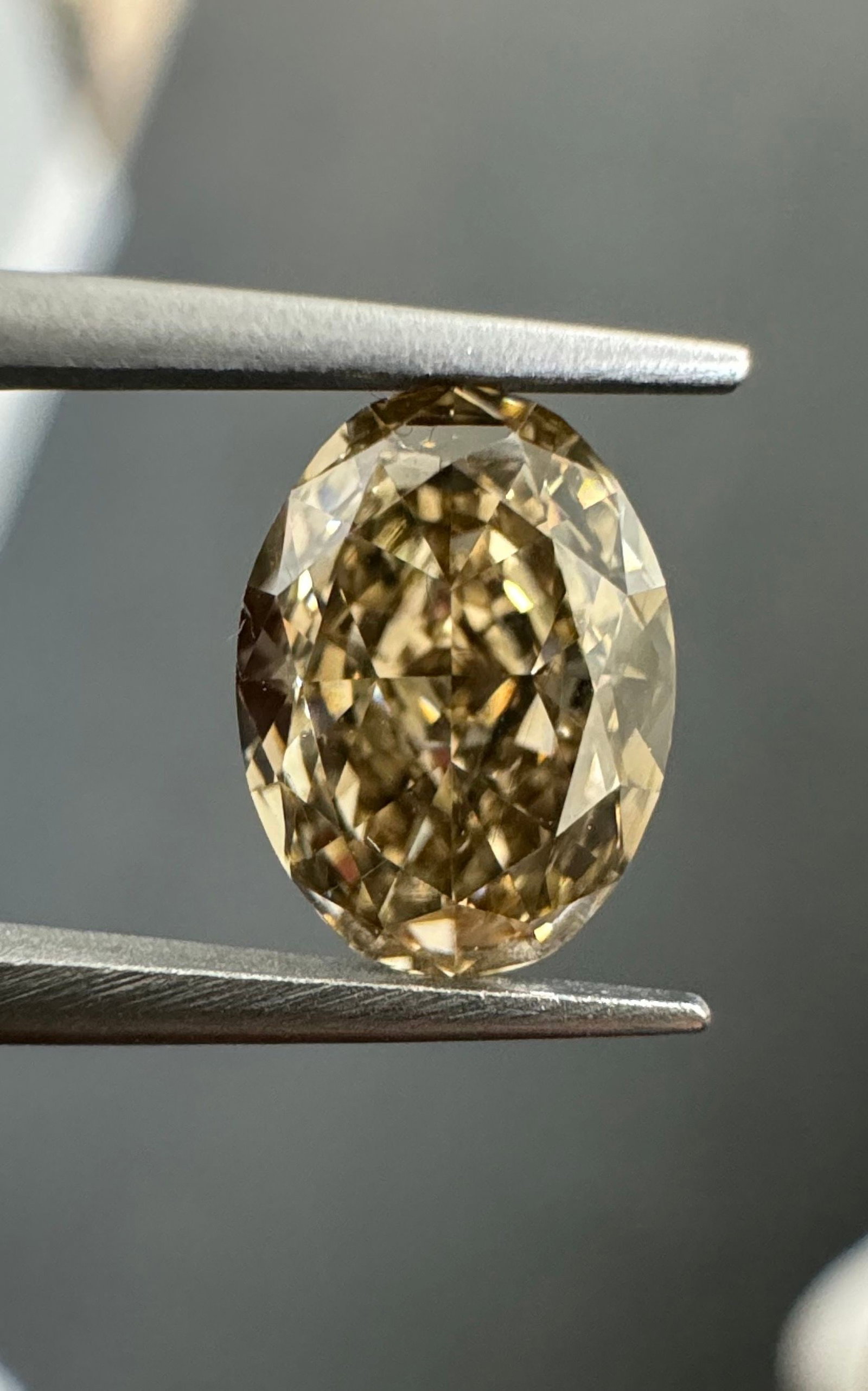Loose Diamond - OVAL 1.01ct Fancy Brown Yellow VS2: Loose Diamond - OVAL 1.01ct Fancy Brown Yellow VS2 Source: Natural Shape: OVAL Carats: 1.01 Color: Fancy Brown Yellow Certification: GIA Video: