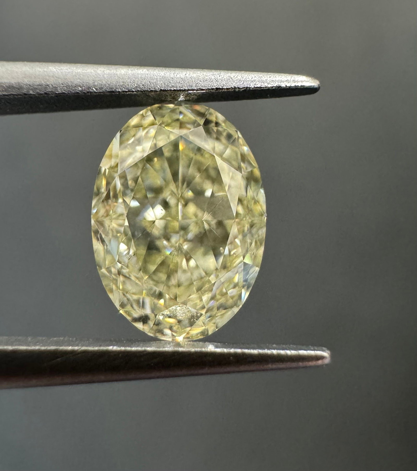 Loose Diamond - OVAL 1.03ct U-V SI1: Loose Diamond - OVAL 1.03ct U-V SI1 Source: Natural Shape: OVAL Carats: 1.03 Color: U-V Certification: GIA Video: