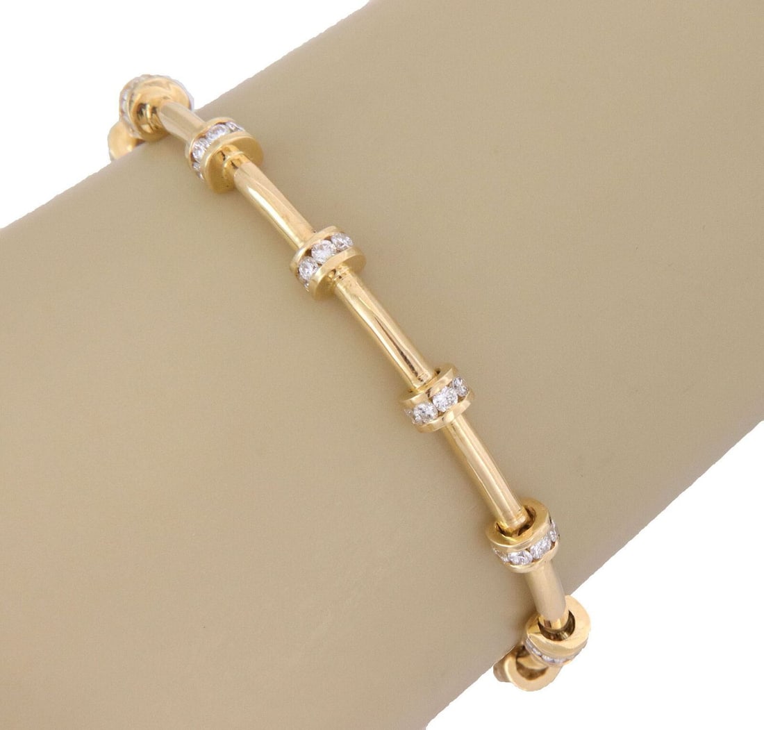 Charles Krypell 18k Yellow Gold Diamond Flex Link Bracelet: Charles Krypell 18k Yellow Gold Diamond Flex Link Bracelet Pre-owned Charles Krypell Diamond Flex Link bracelet featuring a flexible link design accented with natural diamonds. Crafted in 18k yellow g