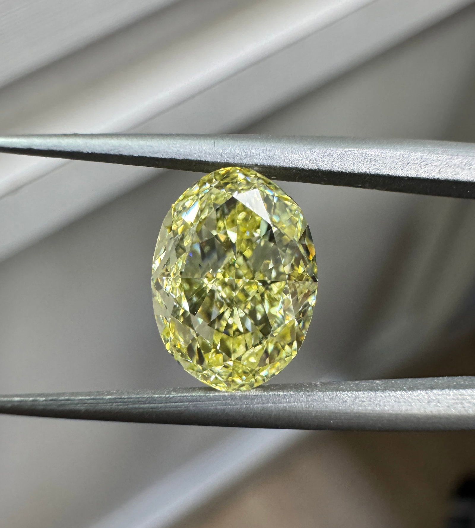 Loose Diamond - OVAL 2.8ct Fancy Yellow VS2: Loose Diamond - OVAL 2.8ct Fancy Yellow VS2 Source: Natural Shape: OVAL Carats: 2.8 Color: Fancy Yellow Certification: GIA The Diamond Depot Guarantee: All items in this auction are guaranteed to be 1