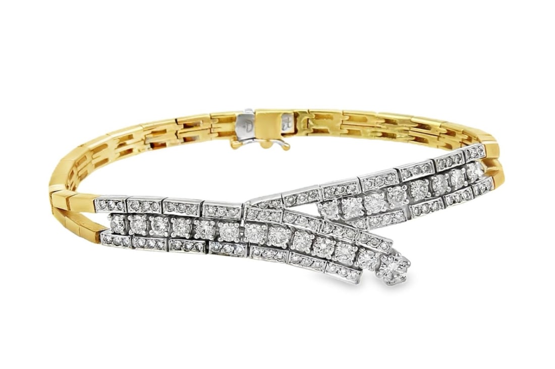 18k Yellow White Gold Diamond Link Bracelet 2.51ct 7.25in: 18k Yellow White Gold Diamond Link Bracelet 2.51ct 7.25in Vintage estate bypass link bracelet crafted in 18k yellow and white gold, featuring a sculptural diamond-set centerpiece. This pre-owned brace