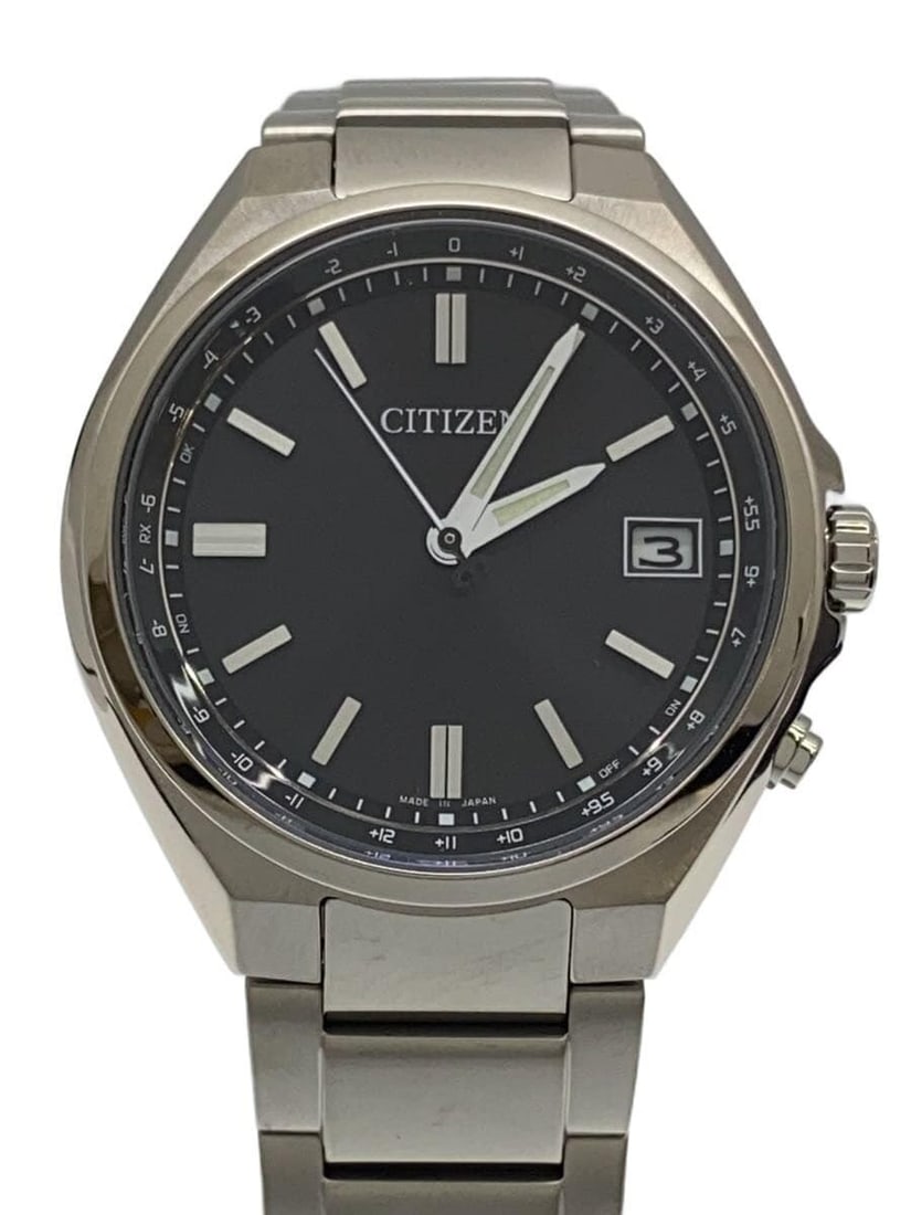 Men's CITIZEN H149-A18JP01 Eco-Drive Super Titanium Wristwatch: Men's CITIZEN H149-A18JP01 Eco-Drive Super Titanium Wristwatch Men's CITIZEN Eco-Drive Super Titanium solar wristwatch in black. This pre-owned watch is described as a slightly used item with no parti