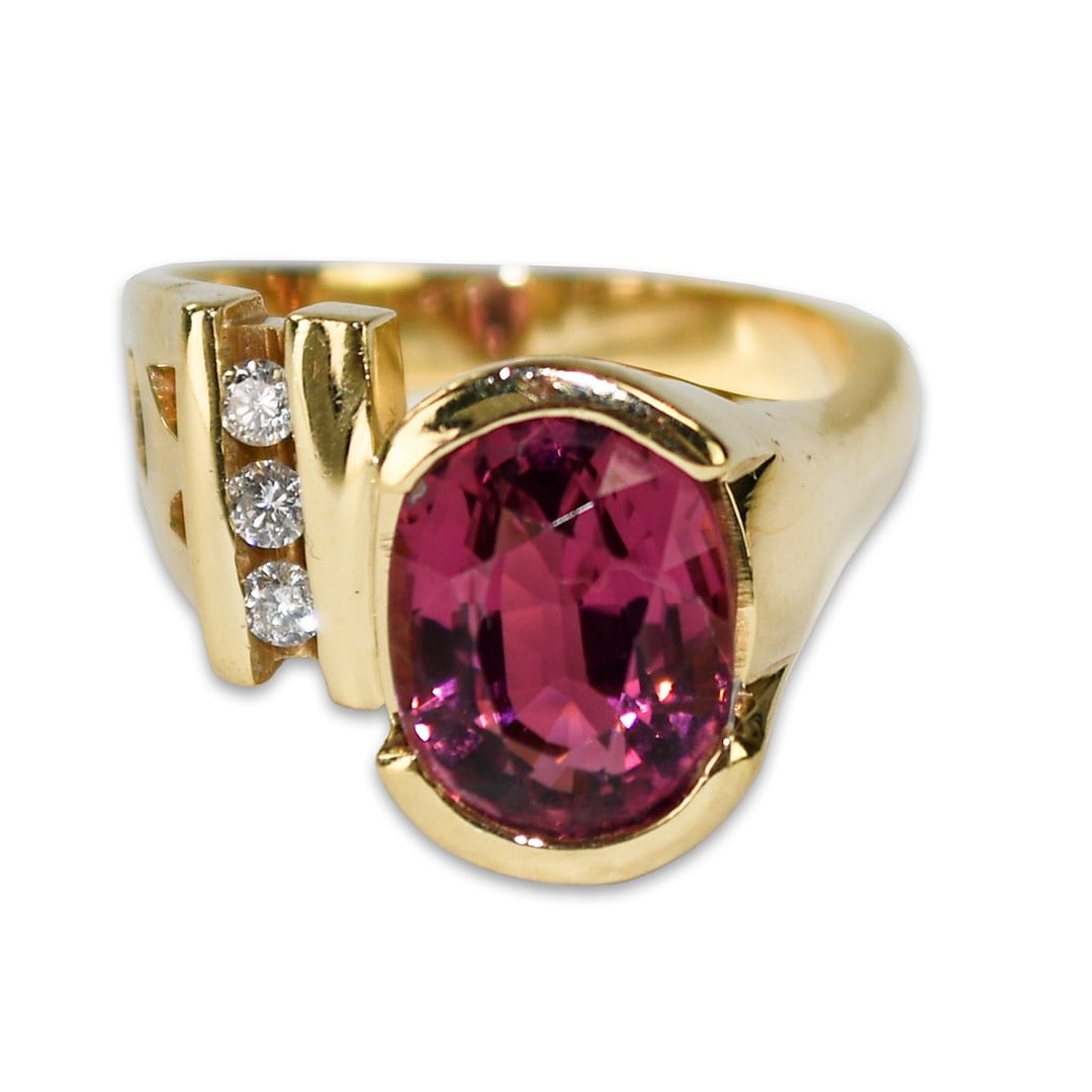 Pink Tourmaline Diamond Cocktail Ring 14K Yellow Gold Size 8: Pink Tourmaline Diamond Cocktail Ring 14K Yellow Gold Size 8 This elegant cocktail ring features a natural pink tourmaline center stone, oval-shaped with fancy faceting on the bottom, weighing 3.50 ca