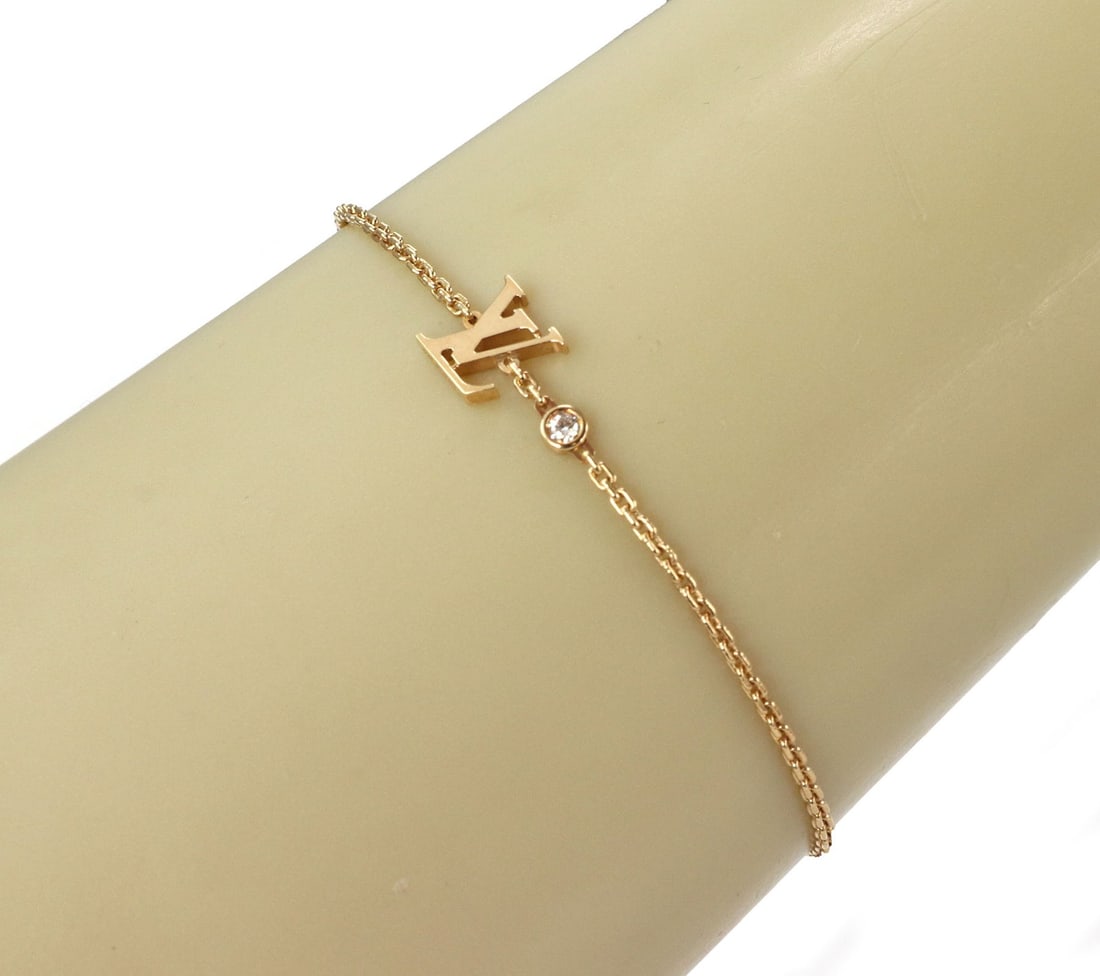 Louis Vuitton Idylle Blossom 18k Yellow Gold Diamond Chain Bracelet: Louis Vuitton Idylle Blossom 18k Yellow Gold Diamond Chain Bracelet Pre-owned Louis Vuitton Idylle Blossom bracelet crafted in 18k yellow gold with a delicate chain and diamond-set Blossom charm. This