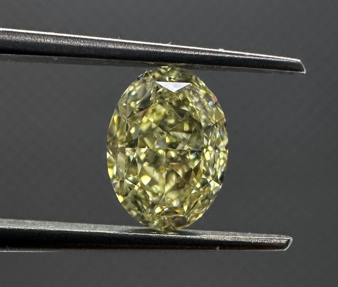 Loose Diamond - OVAL 1.04ct Fancy Light Yellow VVS1: Loose Diamond - OVAL 1.04ct Fancy Light Yellow VVS1 Source: Natural Shape: OVAL Carats: 1.04 Color: Fancy Light Yellow Certification: GIA The Diamond Depot Guarantee: All items in this auction are gua