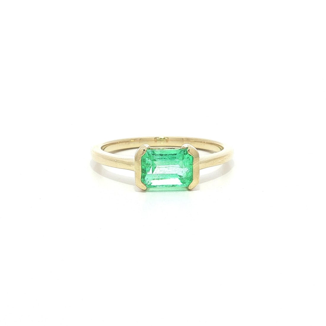 18k Yellow Gold Emerald Ring 0.93ct GIA Colombian No Oil Half Bezel: 18k Yellow Gold Emerald Ring 0.93ct GIA Colombian No Oil Half Bezel Custom-made solitaire ring featuring a natural Colombian emerald in a sideways half bezel setting. The emerald is an octagonal step 