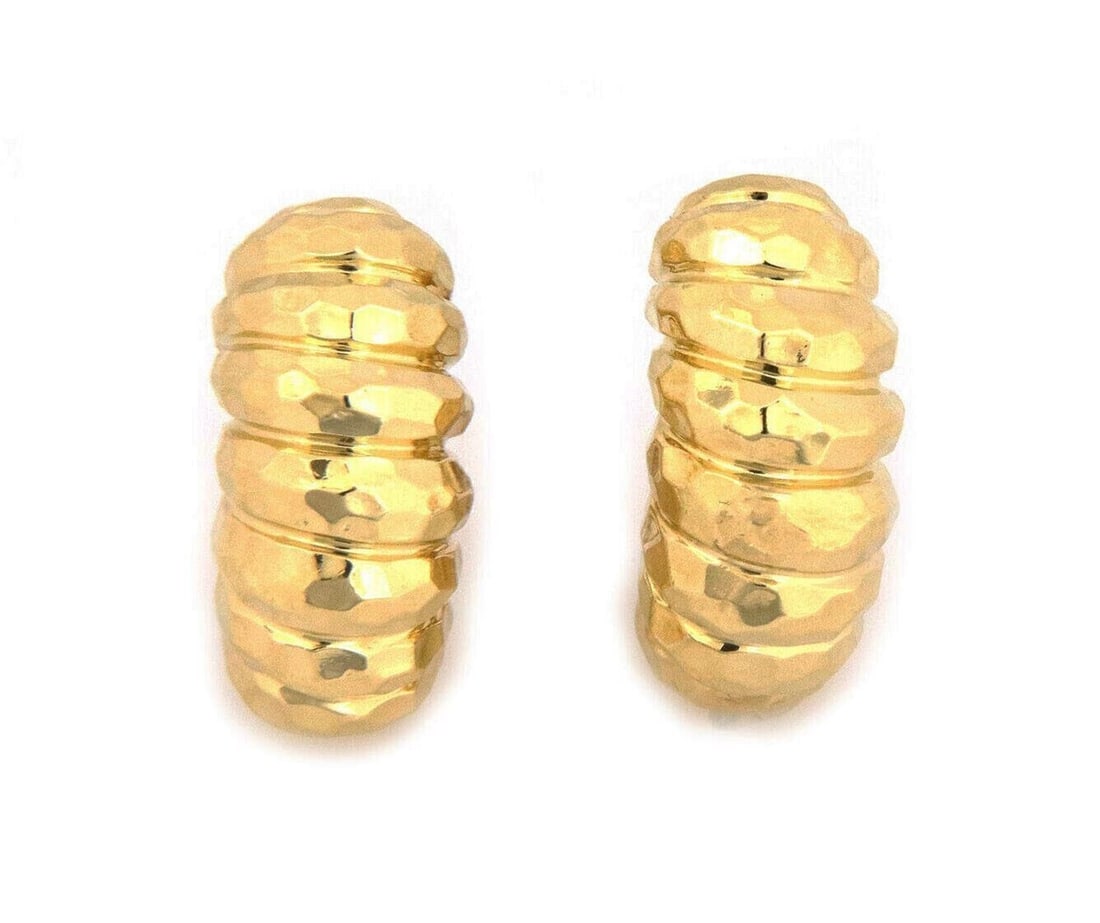 Henry Dunay 18k Yellow Gold Shrimp Huggie Earrings Post Clip: Henry Dunay 18k Yellow Gold Shrimp Huggie Earrings Post Clip Pre-owned Henry Dunay huggie earrings in the Hammered Shrimp style, crafted in 18k yellow gold. This signed pair features a sculptural curv