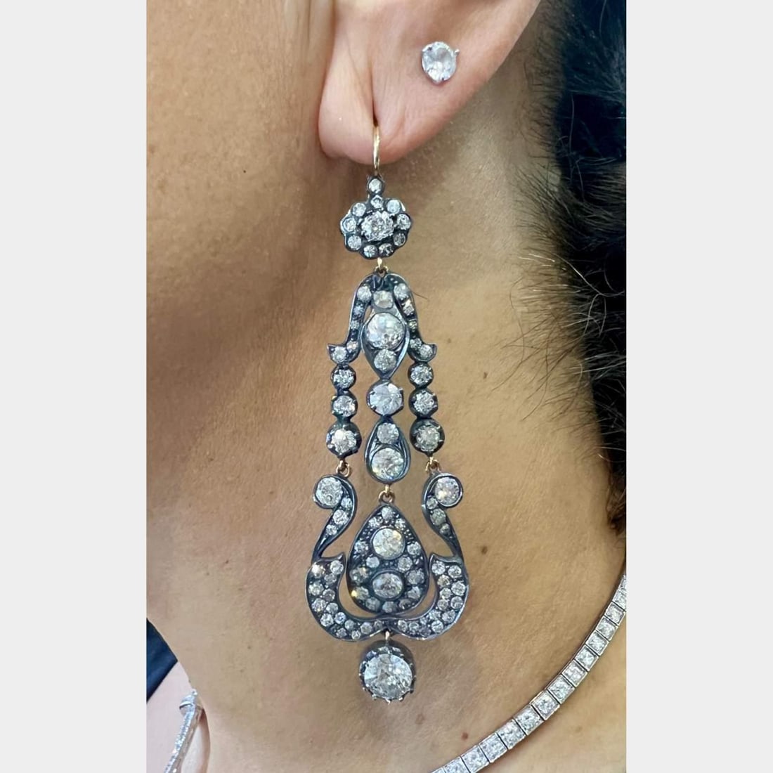 14.30 Ct Diamond Earrings in 18K Yellow Gold and Silver: 14.30 Ct Diamond Earrings in 18K Yellow Gold and Silver These exquisite earrings showcase a stunning combination of 18K yellow gold and silver, elegantly adorned with a total of 14.30 carats of diamon