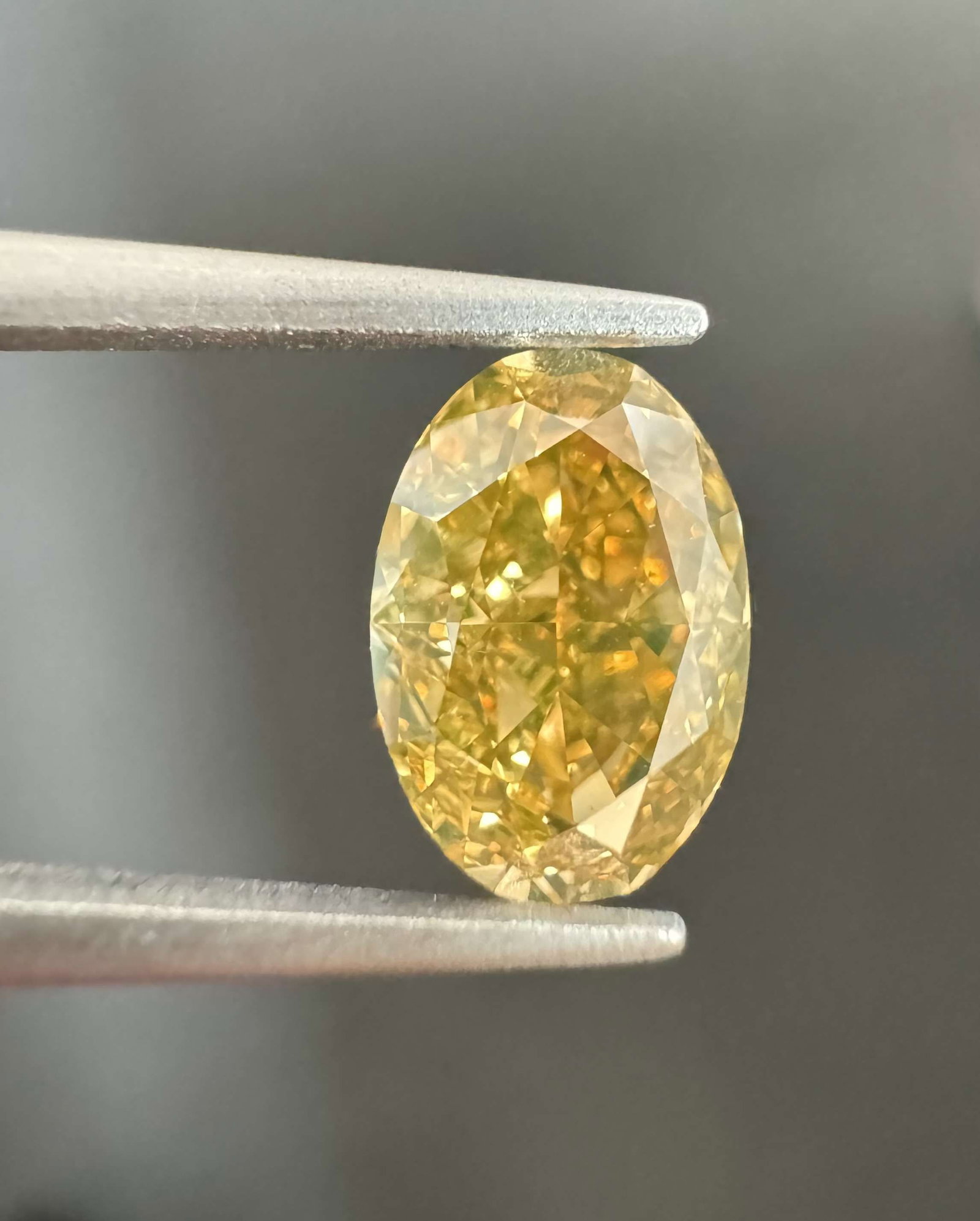 Loose Diamond - OVAL 1.25ct Fancy Deep Brown Yellow VS1: Loose Diamond - OVAL 1.25ct Fancy Deep Brown Yellow VS1 Source: Natural Shape: OVAL Carats: 1.25 Color: Fancy Deep Brown Yellow Certification: GIA Video: