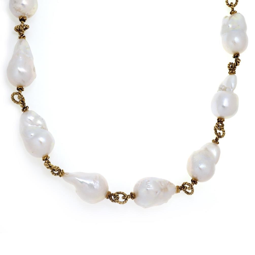 Vintage 14k Yellow Gold Toggle Necklace with 12 Baroque Pearls: Vintage 14k Yellow Gold Toggle Necklace with 12 Baroque Pearls This stunning vintage necklace showcases a unique design crafted from 14k yellow gold. It features 12 large, irregularly shaped baroque p