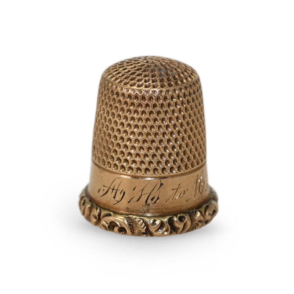 Antique 14K Yellow Gold Thumb Thimble 3.2gr Unbranded: Antique 14K Yellow Gold Thumb Thimble 3.2gr Unbranded Antique 14K yellow gold thumb thimble in pre-owned condition. This unbranded piece is crafted in yellow gold and has no stone. Specifications Item