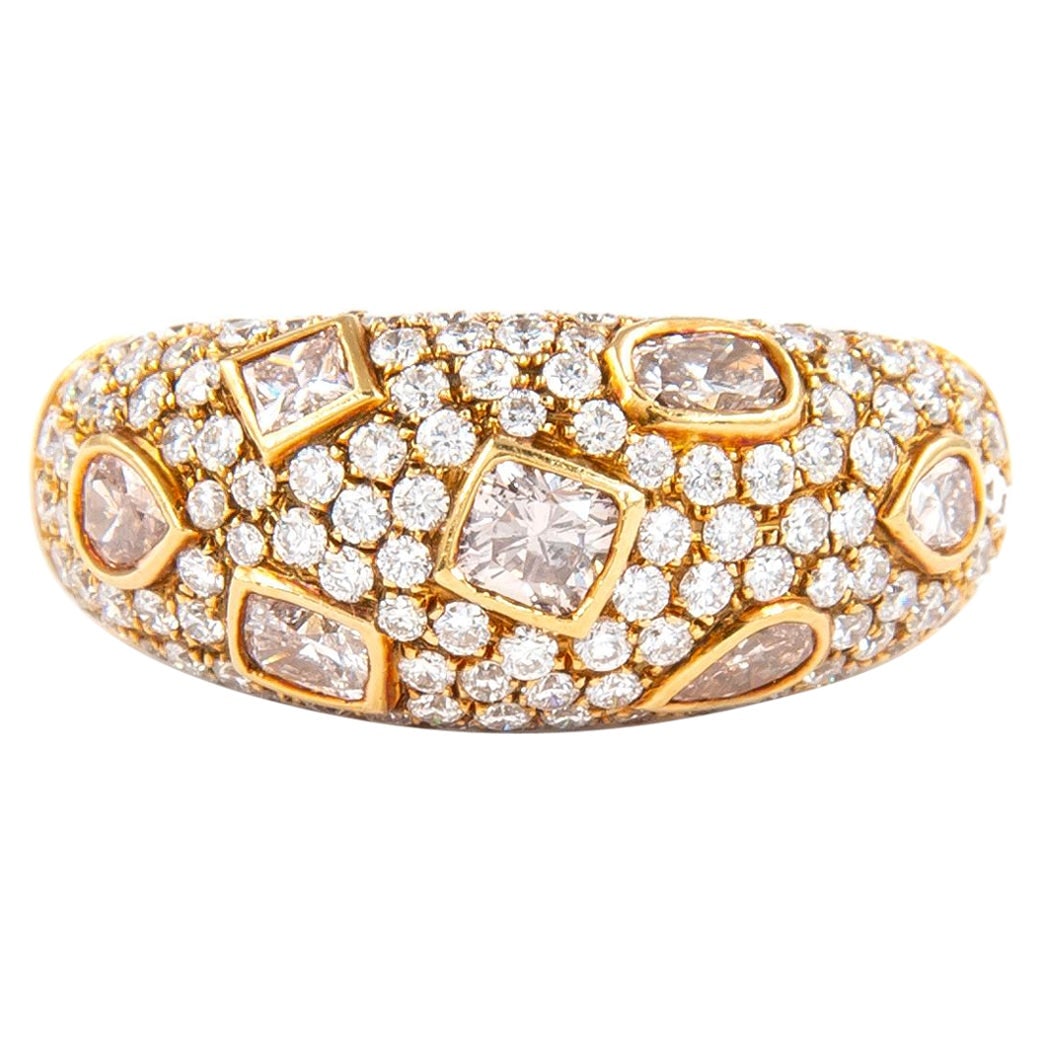 1.93ct Fancy Pink Brown Diamond Ring 18k Yellow Gold: 1.93ct Fancy Pink Brown Diamond Ring 18k Yellow Gold This exquisite ring features a stunning array of fancy pink and brown diamonds totaling 1.93 carats, accentuated by 140 round diamonds with approxi