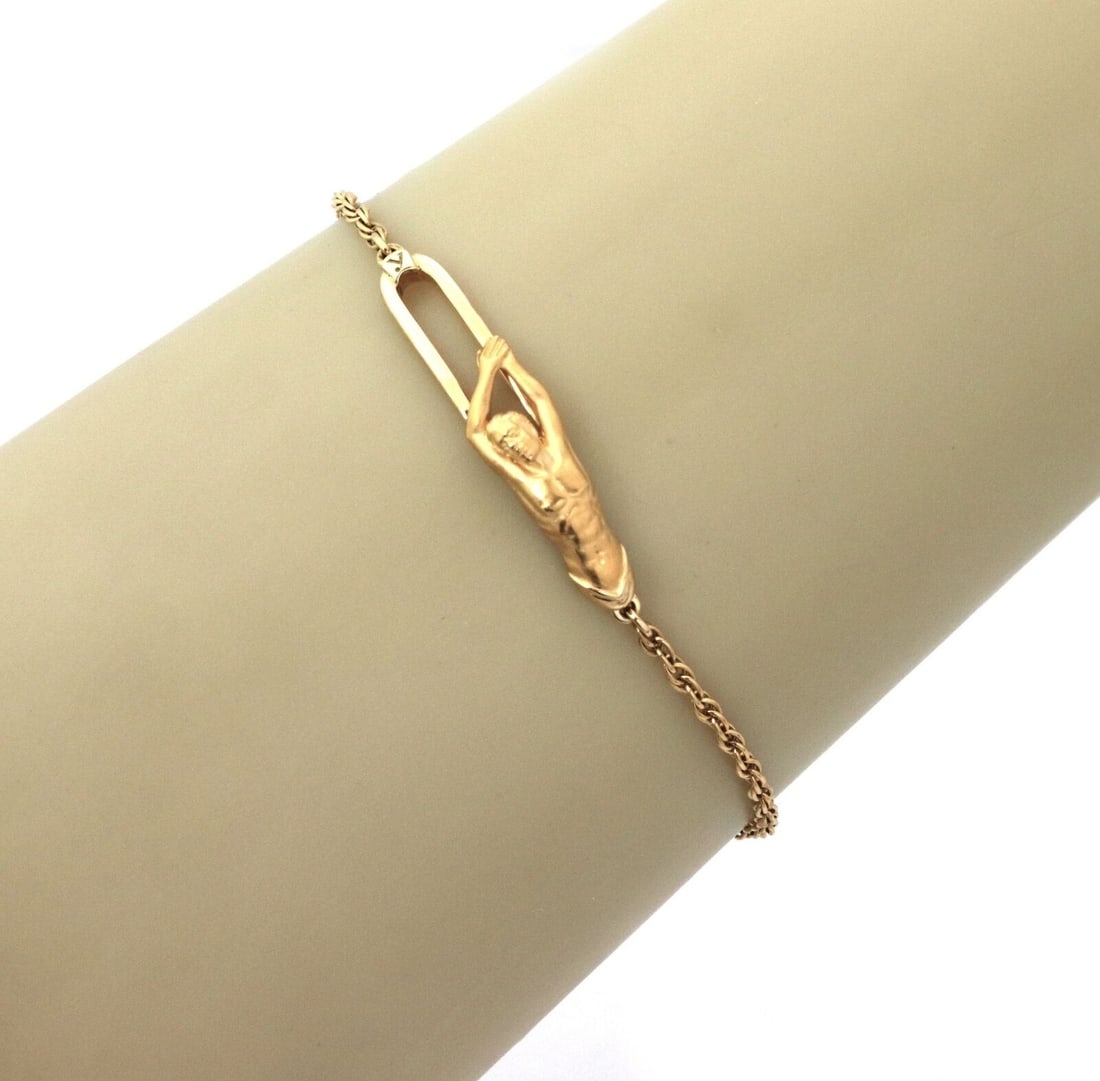 Carrera y Carrera 18k Yellow Gold Rope Chain Bar Bracelet 7 in: Carrera y Carrera 18k Yellow Gold Rope Chain Bar Bracelet 7 in Pre-owned Carrera y Carrera bracelet crafted in 18k yellow gold with a rope chain design and a sculptural polished bar centerpiece. This 