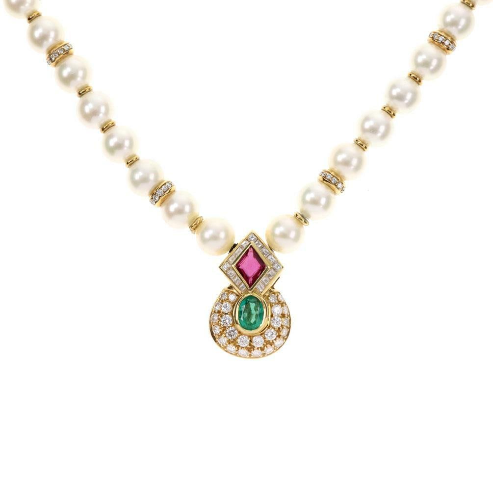 Vintage 18k Yellow Gold Pearl Necklace with Ruby Emerald and Diamonds: Vintage 18k Yellow Gold Pearl Necklace with Ruby Emerald and Diamonds This exquisite vintage necklace showcases a stunning array of gemstones and luxurious materials. Crafted from 18k yellow gold, it 