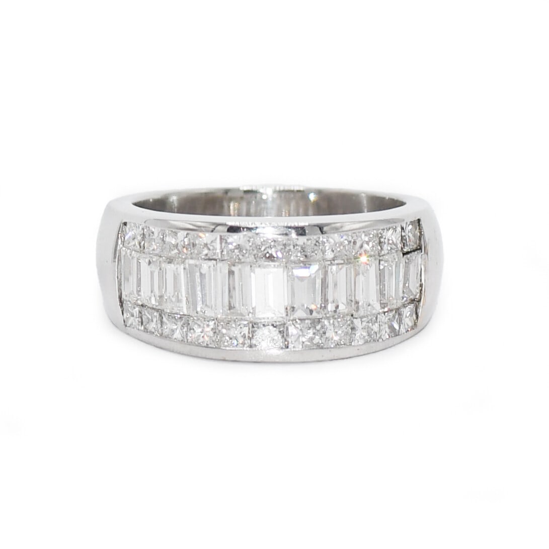 18K White Gold Cocktail Ring with Baguette Princess Diamonds Size 7: 18K White Gold Cocktail Ring with Baguette Princess Diamonds Size 7 This elegant ladies' cocktail ring features a striking combination of baguette and square princess cut natural diamonds set in an 18