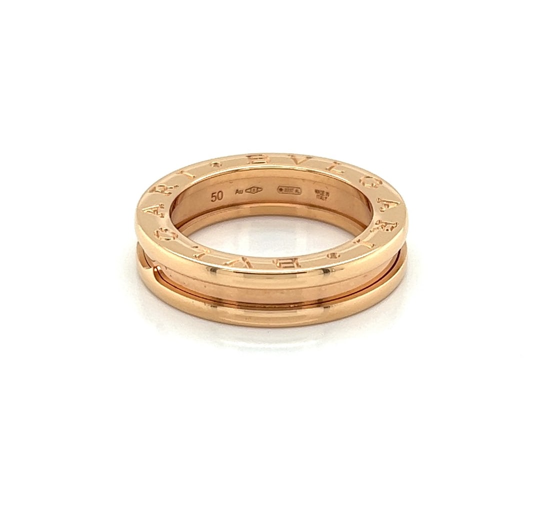 Bvlgari B.zero1 One-Band Ring 18k Rose Gold Size 50 US 5 Cert: Bvlgari B.zero1 One-Band Ring 18k Rose Gold Size 50 US 5 Cert Authentic Bvlgari B.zero1 One-Band ring crafted in 18k rose gold. This sculptural band features the collection's signature cylindrical pro