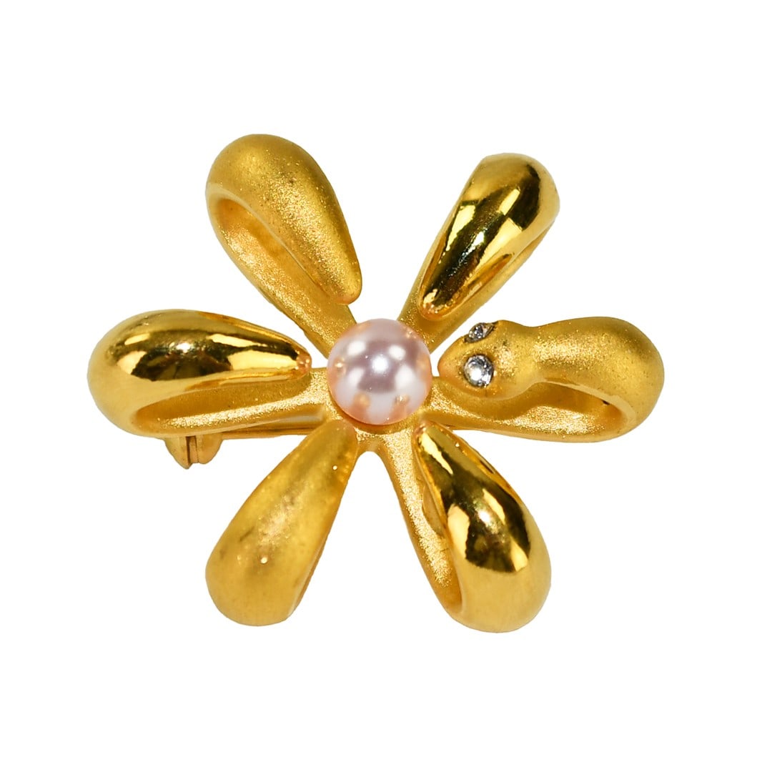 Starburst 24k Yellow Gold Brooch with Synthetic Pearl and Diamond Simulants: Starburst 24k Yellow Gold Brooch with Synthetic Pearl and Diamond Simulants Pre-owned 24k yellow gold brooch featuring a synthetic pearl and diamond simulants in a star burst design. This piece is in 