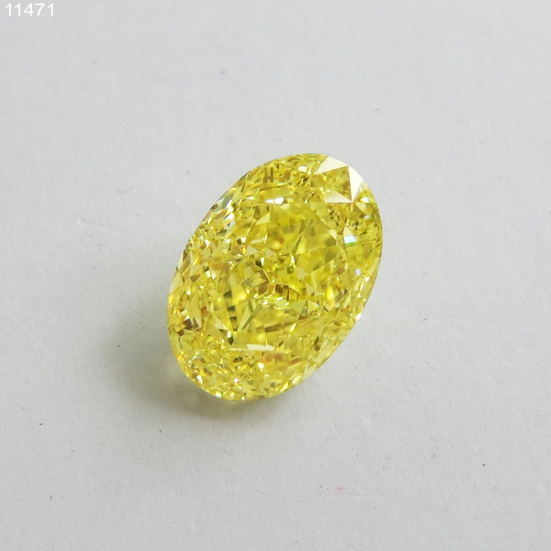 Loose Diamond - OVAL 4.01ct Fancy Intense Yellow VS1: Loose Diamond - OVAL 4.01ct Fancy Intense Yellow VS1 Source: Natural Shape: OVAL Carats: 4.01 Color: Fancy Intense Yellow Certification: GIA Video: