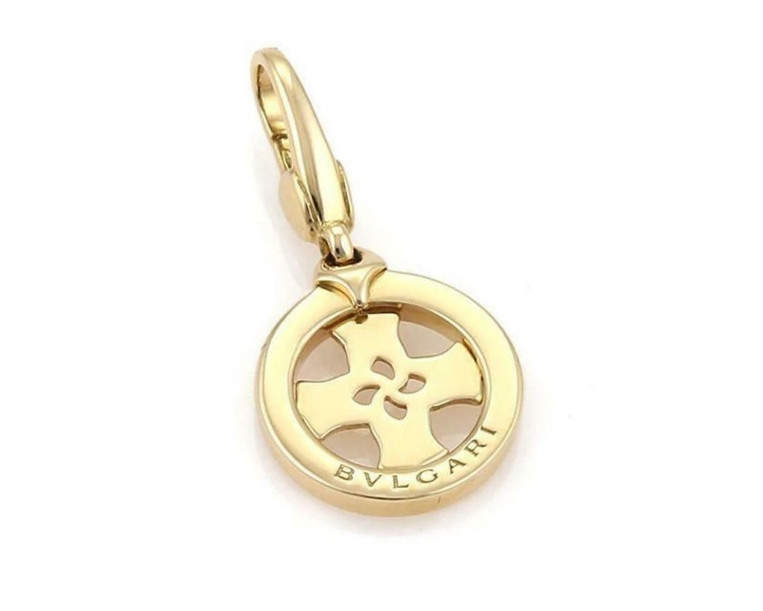 Bvlgari Tondo 18k Yellow Gold Cross Motif Circle Pendant: Bvlgari Tondo 18k Yellow Gold Cross Motif Circle Pendant Pre-owned Bvlgari Tondo charm pendant in 18k yellow gold, featuring a circular design with a cross motif at the center. Signed and hallmarked, 
