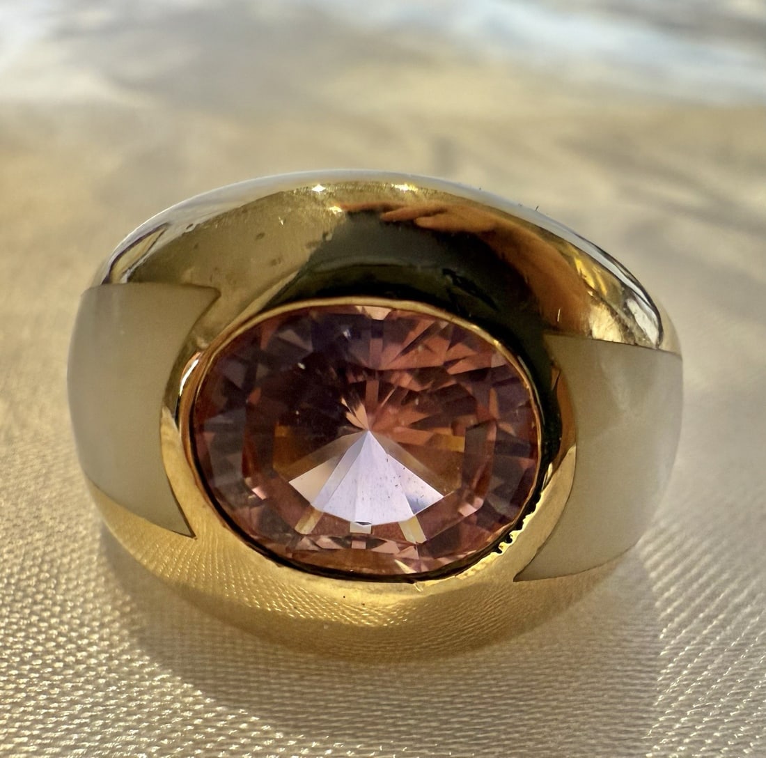 Mauboussin 18K Gold Pink Sapphire MOP Ring with Box: Mauboussin 18K Gold Pink Sapphire MOP Ring with Box This exquisite French Mauboussin ring showcases a stunning combination of 18k yellow gold, a pink sapphire, and mother of pearl. Crafted with except