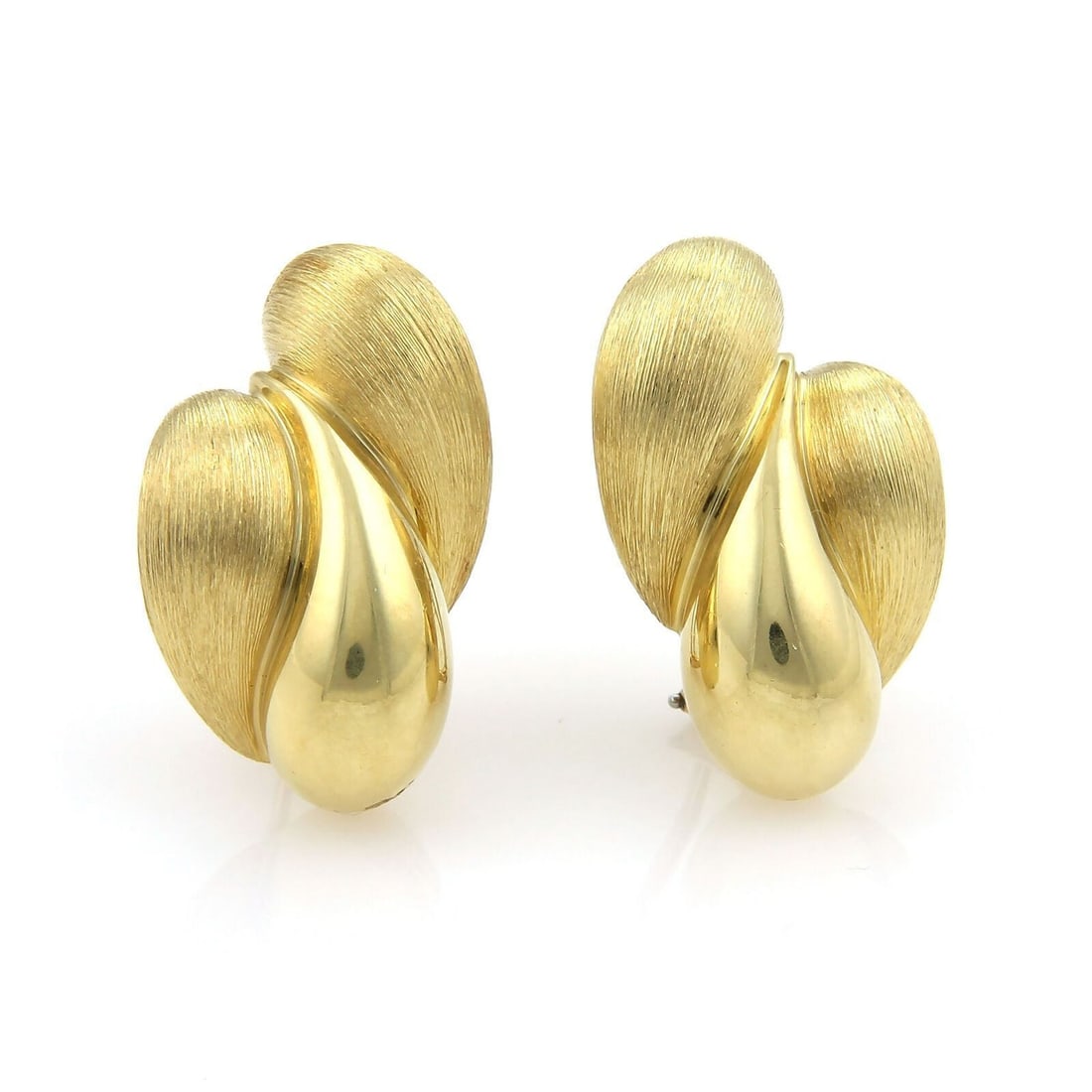 Henry Dunay 18k Yellow Gold Huggie Earrings Textured Triple Teardrop: Henry Dunay 18k Yellow Gold Huggie Earrings Textured Triple Teardrop Vintage Henry Dunay triple tear drop clip earrings crafted in 18k yellow gold with the designer's signature textured finish. This s
