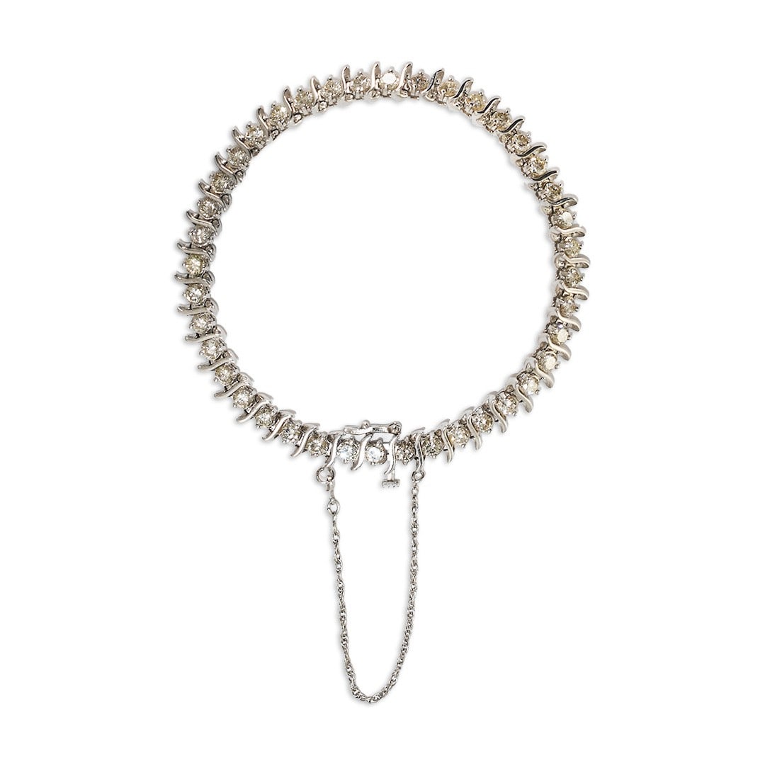 Round Diamond Tennis Bracelet in 14K White Gold 4.00 ct: Round Diamond Tennis Bracelet in 14K White Gold 4.00 ct Pre-owned diamond tennis bracelet crafted in 14k white gold and set with natural round brilliant cut diamonds. The bracelet features approximate