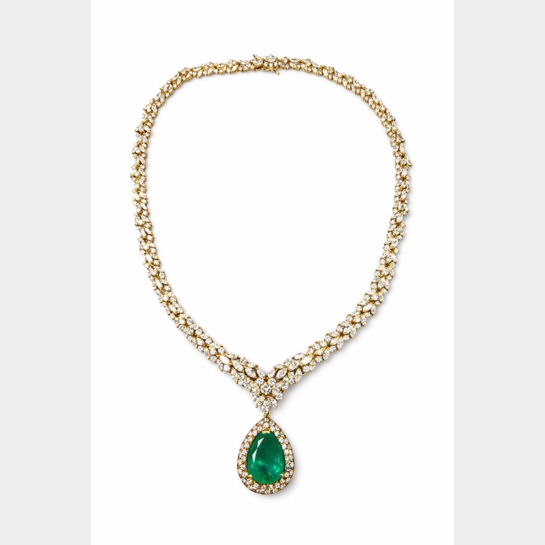 SSEF Certified Colombian Emerald Diamond Necklace in 18K Yellow Gold 17 Inch: SSEF Certified Colombian Emerald Diamond Necklace in 18K Yellow Gold 17 Inch This 18K yellow gold day/night necklace features a SSEF certified Colombian emerald weighing approximately 15.50 carats. Th
