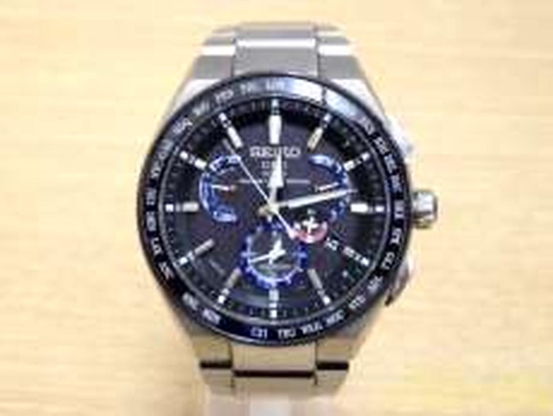 SEIKO SBXB133 ASTRON HondaJet GPS Solar Mens Wristwatch (1 of 7)