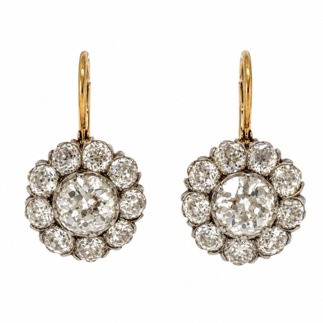 Diamond Cluster Earrings in 18K Yellow Gold and Platinum: Diamond Cluster Earrings in 18K Yellow Gold and Platinum Pre-owned diamond cluster earrings crafted in 18K yellow gold and platinum, featuring old mine cut diamonds in a classic cluster design. Specif