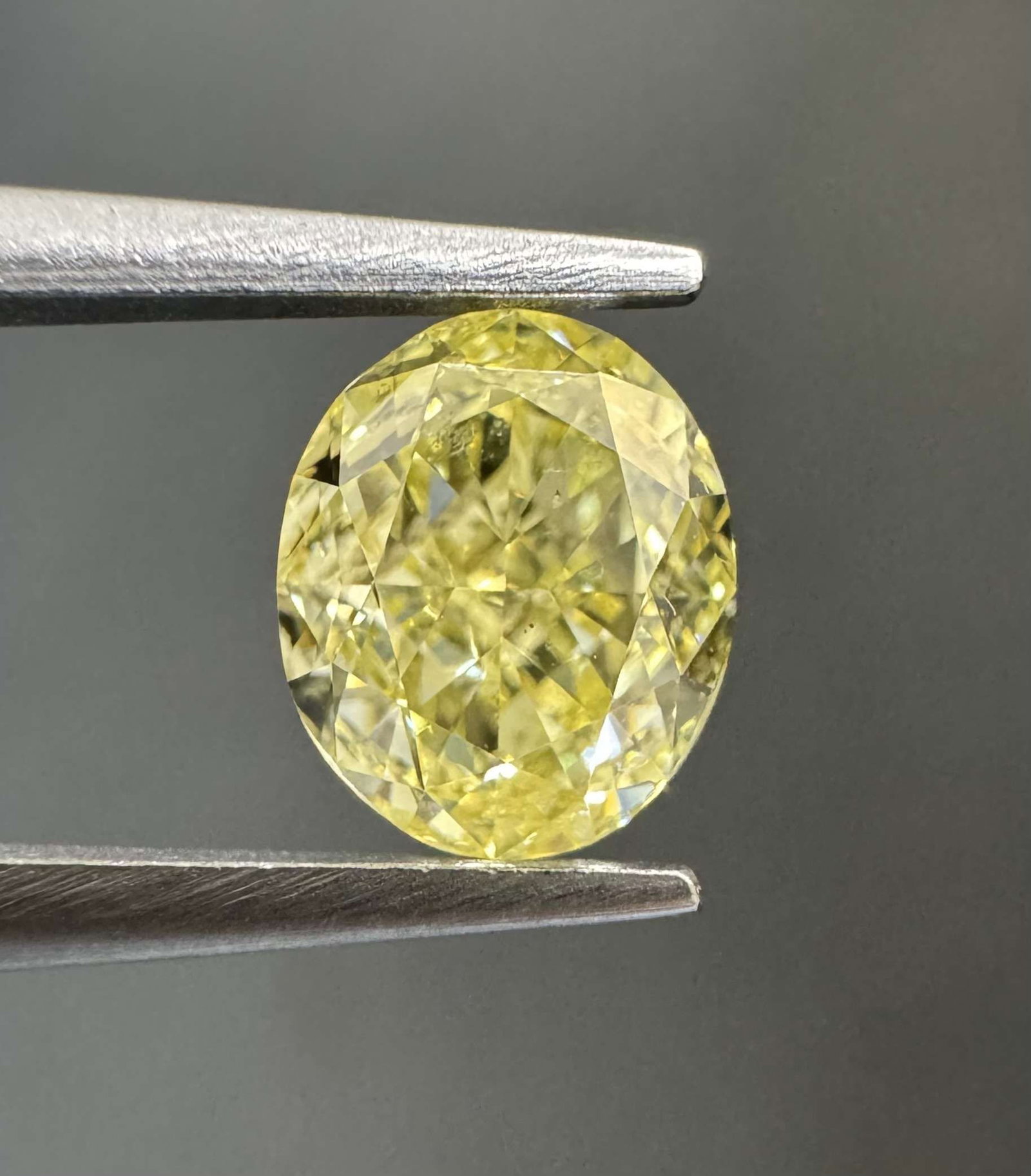 Loose Diamond - OVAL 0.9ct Fancy Yellow SI1: Loose Diamond - OVAL 0.9ct Fancy Yellow SI1 Source: Natural Shape: OVAL Carats: 0.9 Color: Fancy Yellow Certification: GIA Video: