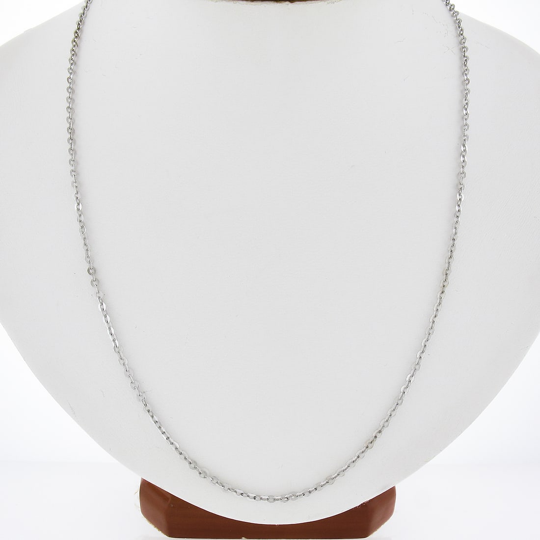Unbranded 18K White Gold Cable Link Necklace 25in Spring Ring Vintage: Unbranded 18K White Gold Cable Link Necklace 25in Spring Ring Vintage Vintage unisex chain necklace crafted in solid 18k white gold with a cable link design and spring ring clasp. This original fine j