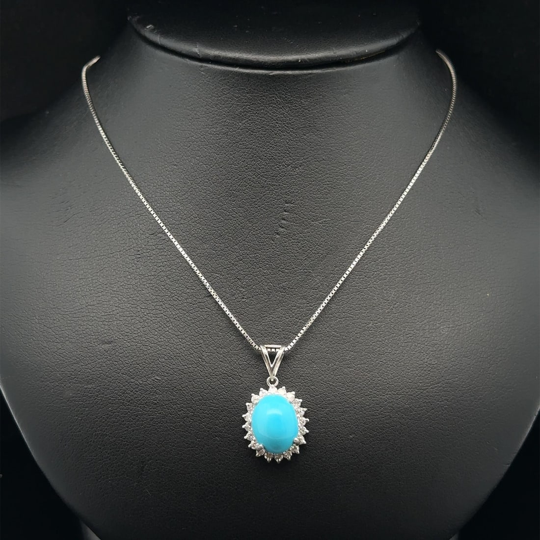 Vintage Platinum Turquoise Diamond Halo Pendant Necklace Adjustable Chain: Vintage Platinum Turquoise Diamond Halo Pendant Necklace Adjustable Chain This exquisite vintage necklace features a stunning turquoise pendant surrounded by a halo of brilliant diamonds. The centerpi