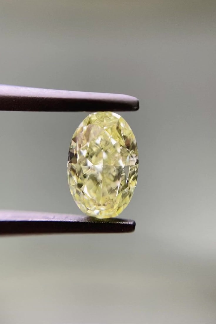Loose Diamond - OVAL 1.0ct Fancy Light Yellow SI1: Loose Diamond - OVAL 1.0ct Fancy Light Yellow SI1 Source: Natural Shape: OVAL Carats: 1.0 Color: Fancy Light Yellow Certification: GIA Video: