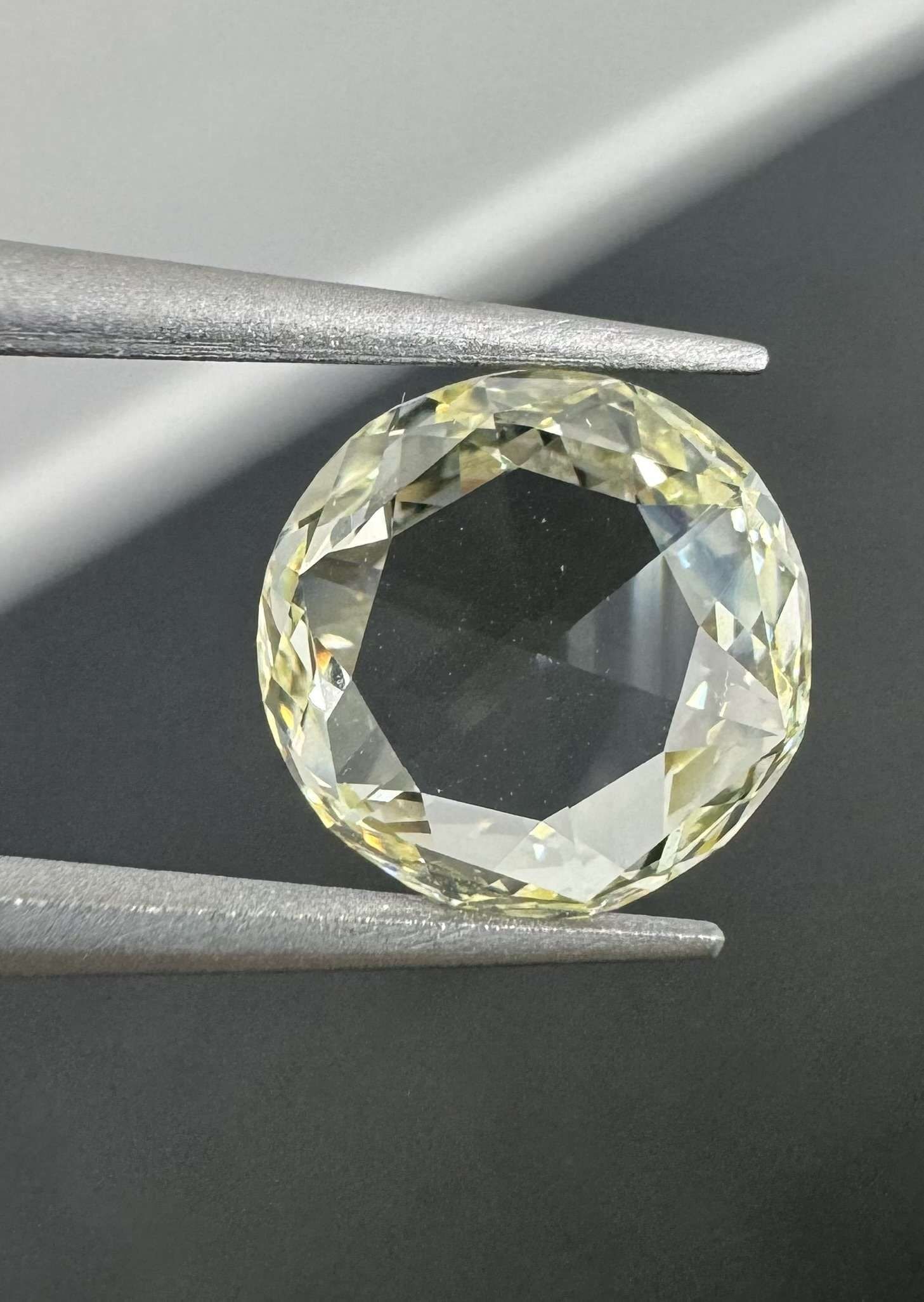 Loose Diamond - ROUND 1.52ct Q-R VS1: Loose Diamond - ROUND 1.52ct Q-R VS1 Source: Natural Shape: ROUND Carats: 1.52 Color: Q-R Certification: GIA Video: