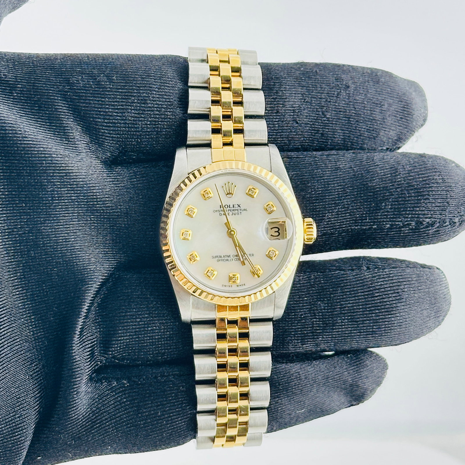 Rolex Datejust 68273 Ladies Watch aftermarket MOP Diamond Dial Jubilee Bracelet: Rolex Datejust 68273 Ladies Watch aftermarket MOP Diamond Dial Jubilee Bracelet Rolex Datejust ladies wristwatch with reference 68273, featuring an Aftermarket white mother-of-pearl dial with yellow d