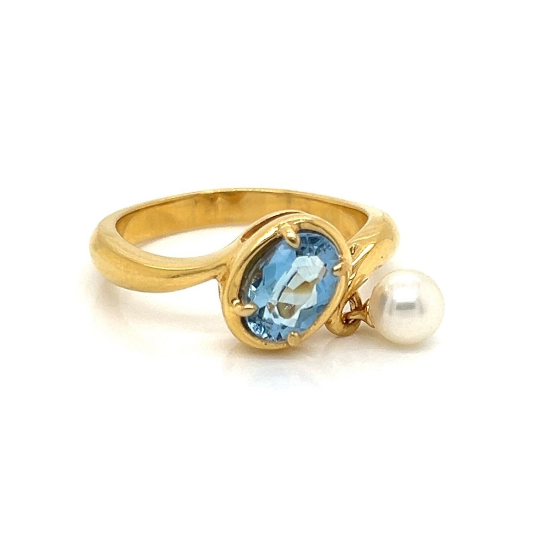 Mikimoto Pearl and Blue Topaz Dangle Ring in 18k Yellow Gold Size 5.5: Mikimoto Pearl and Blue Topaz Dangle Ring in 18k Yellow Gold Size 5.5 Pre-owned Mikimoto Pearl and Blue Topaz dangle charm ring crafted in 18k yellow gold. This signed ring features a cultured pearl a
