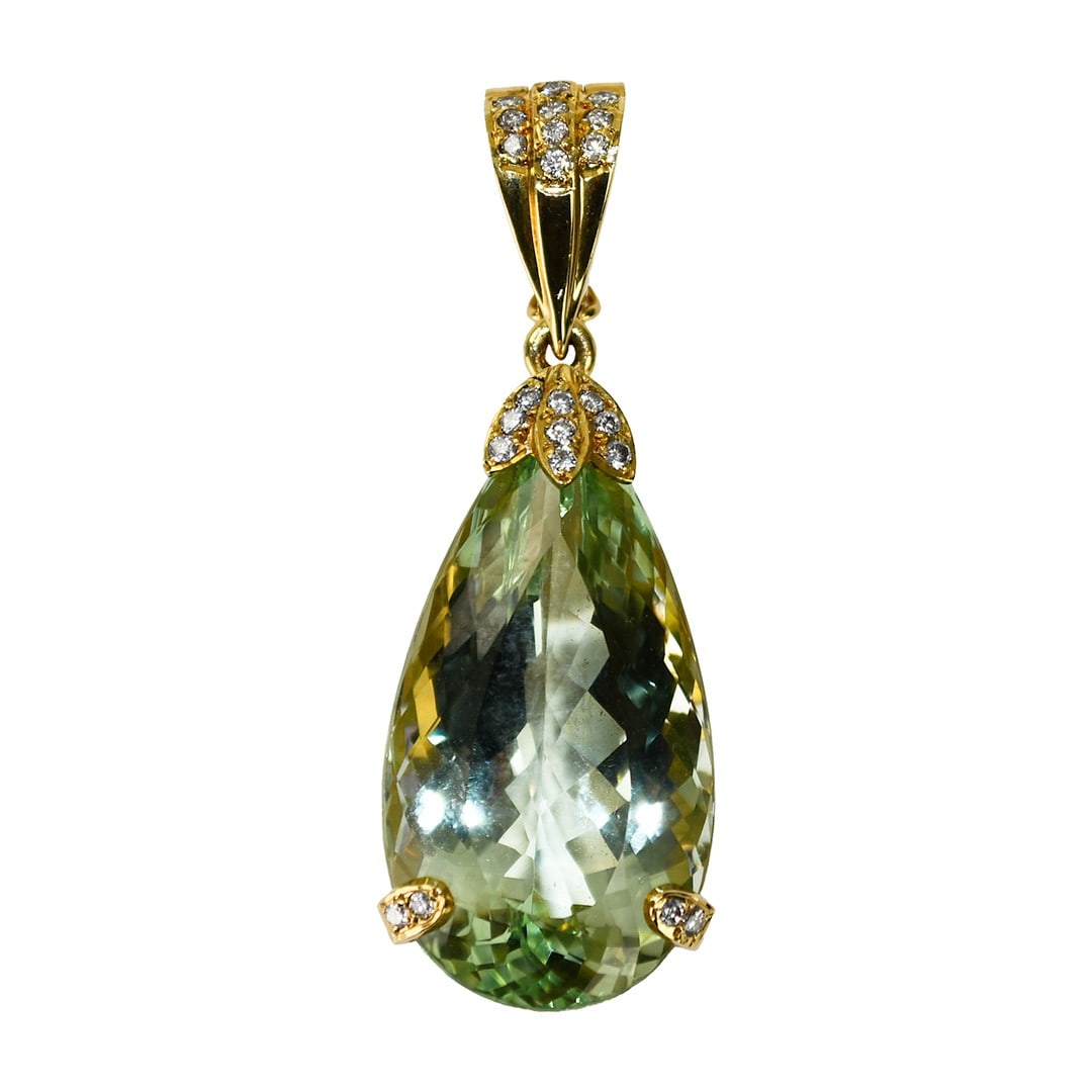 Pear Green Beryl Diamond 18K Yellow Gold Pendant: Pear Green Beryl Diamond 18K Yellow Gold Pendant This elegant pendant features a pear-shaped light green beryl, weighing 40 carats, set in 18k yellow gold. The pendant is accented with high-quality ro