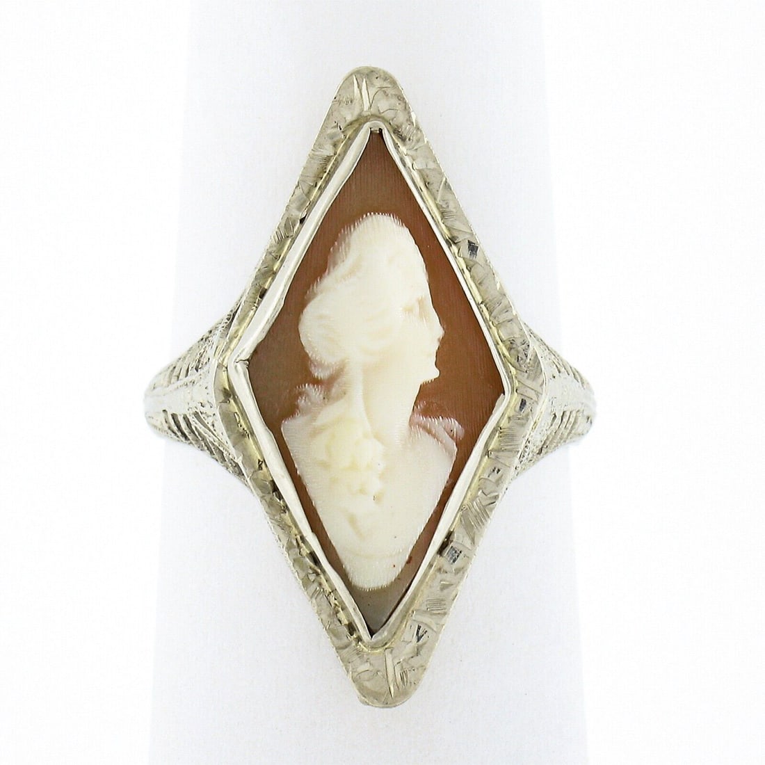 Art Deco 14K White Gold Filigree Ring with Lozenge Shell Cameo: Art Deco 14K White Gold Filigree Ring with Lozenge Shell Cameo Antique Art Deco cameo ring crafted in solid 14k white gold, featuring a natural carved shell cameo in a lozenge shape with a pale peach 