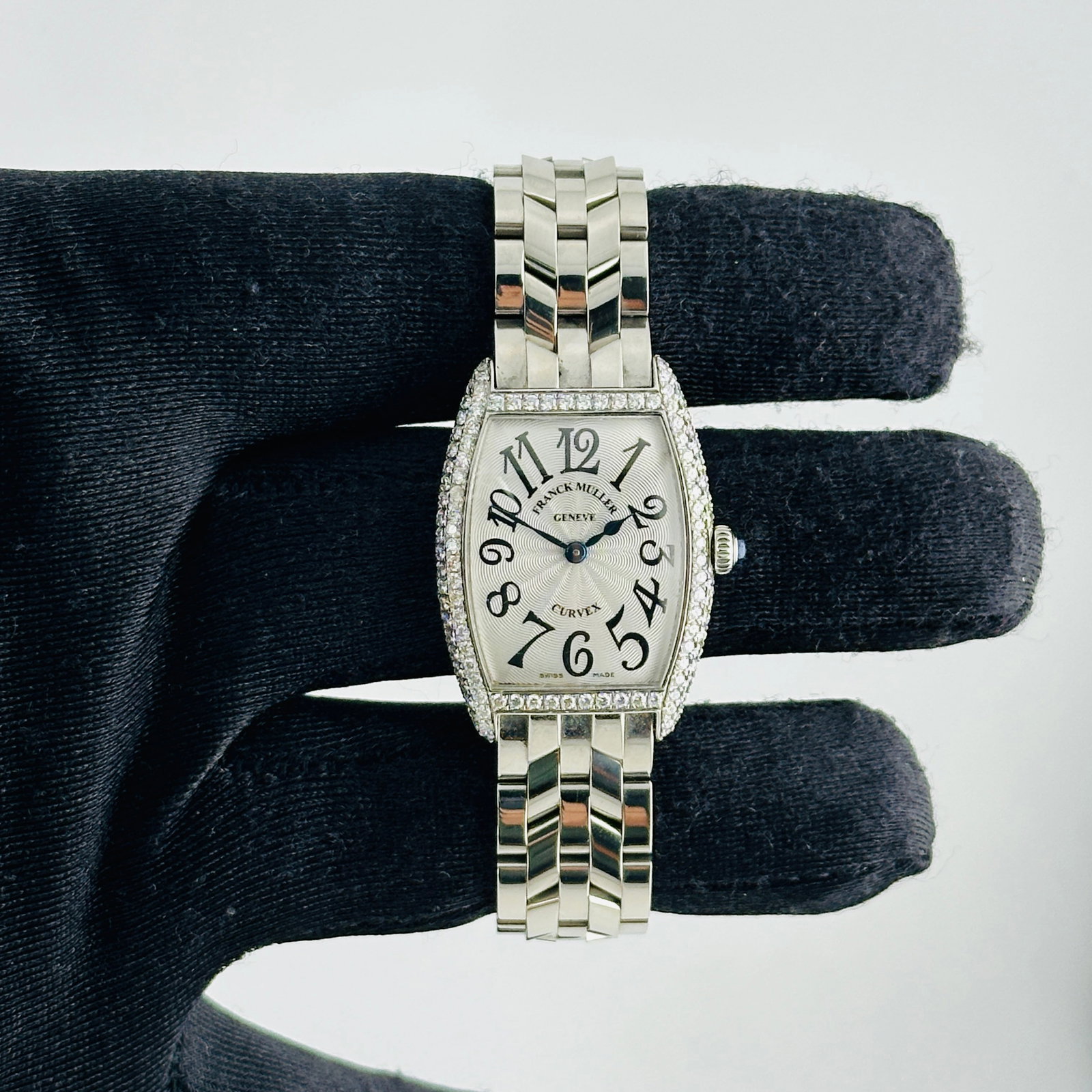 Franck Muller 1752QZ Curvex wristwatch silver dial stainless steel: Franck Muller 1752QZ Curvex wristwatch silver dial stainless steel Franck Muller Curvex watch with a silver dial and Ref. 1752QZ. It features a 29mm case and is made of stainless steel. The watch is i