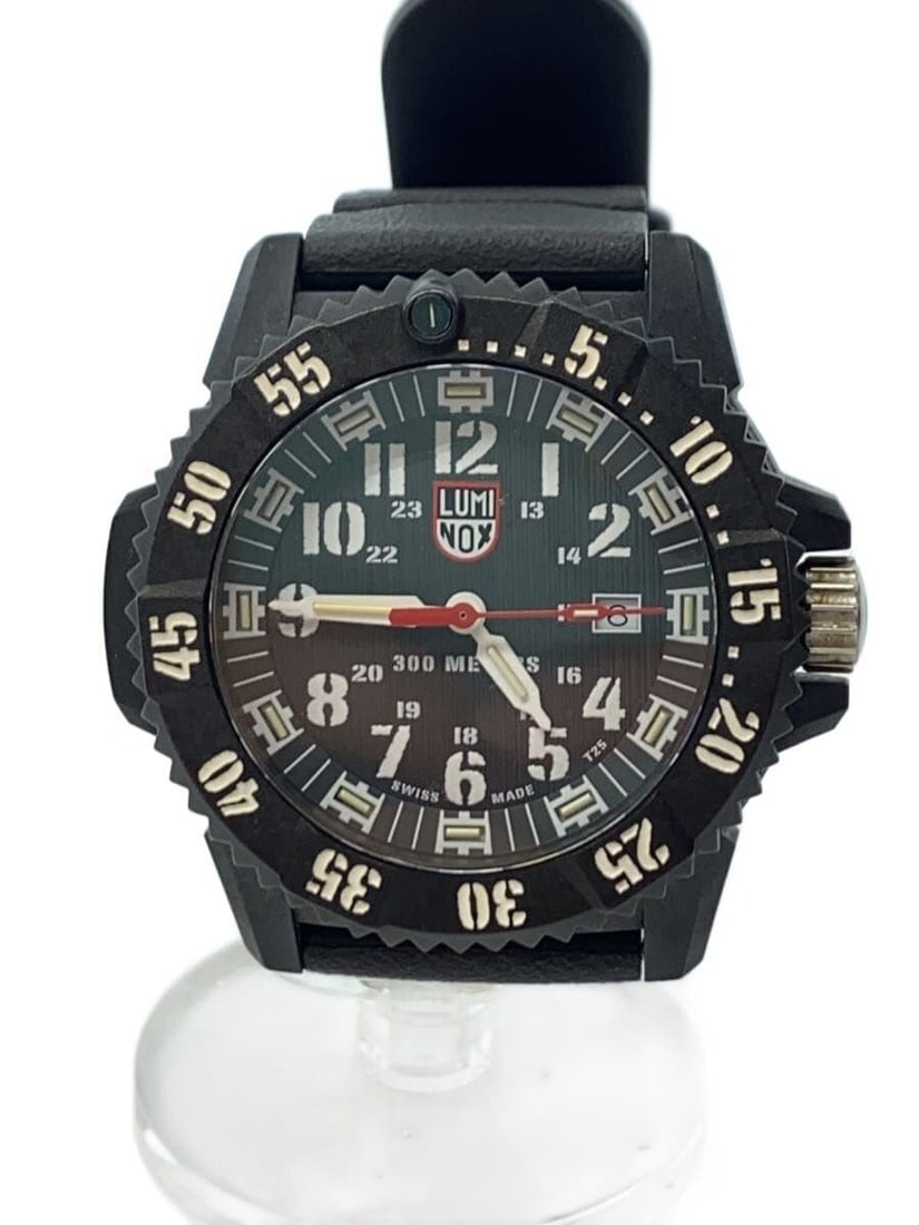 LUMINOX Men's Black Quartz Wristwatch Ref 3805 NOLB SET: LUMINOX Men's Black Quartz Wristwatch Ref 3805 NOLB SET This LUMINOX men's wristwatch, model 3800-1GBq/Ref.3805.NOLB.SET, features a black case and band with a quartz movement. Made in Switzerland, th