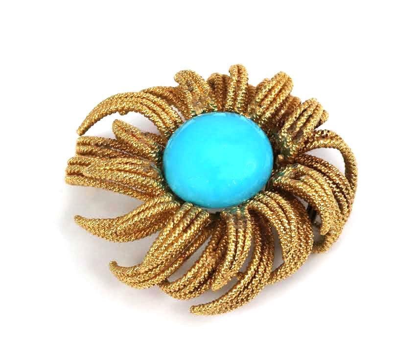 Vintage David Webb 18k Yellow Gold Textured Floral Brooch Pin: Vintage David Webb 18k Yellow Gold Textured Floral Brooch Pin Vintage circa 1970s David Webb brooch crafted in 18k yellow gold with a textured double-layered design of curved pointed petals. The cente