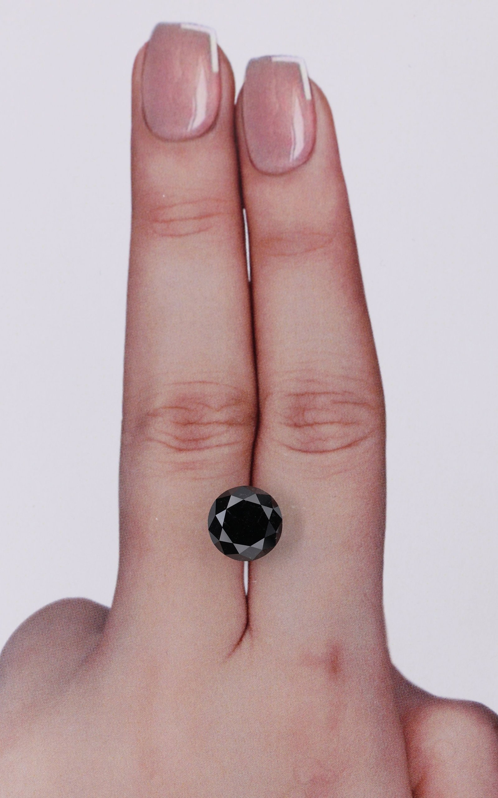 Loose Diamond - ROUND 3.18ct Black: Loose Diamond - ROUND 3.18ct Black Source: Natural Shape: ROUND Carats: 3.18 Color: Black Certification: IGI Video: