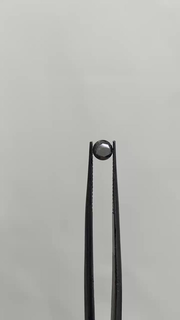 Loose Diamond - ROUND 0.52ct Fancy Black VVS2: Loose Diamond - ROUND 0.52ct Fancy Black VVS2 Source: Natural Shape: ROUND Carats: 0.52 Color: Fancy Black Certification: GIA Video: