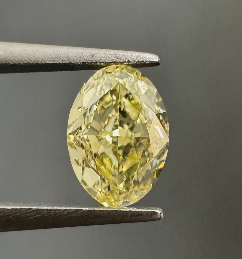 Loose Diamond - OVAL 0.5ct Fancy Light Yellow VS1: Loose Diamond - OVAL 0.5ct Fancy Light Yellow VS1 Source: Natural Shape: OVAL Carats: 0.5 Color: Fancy Light Yellow Certification: GIA Video: