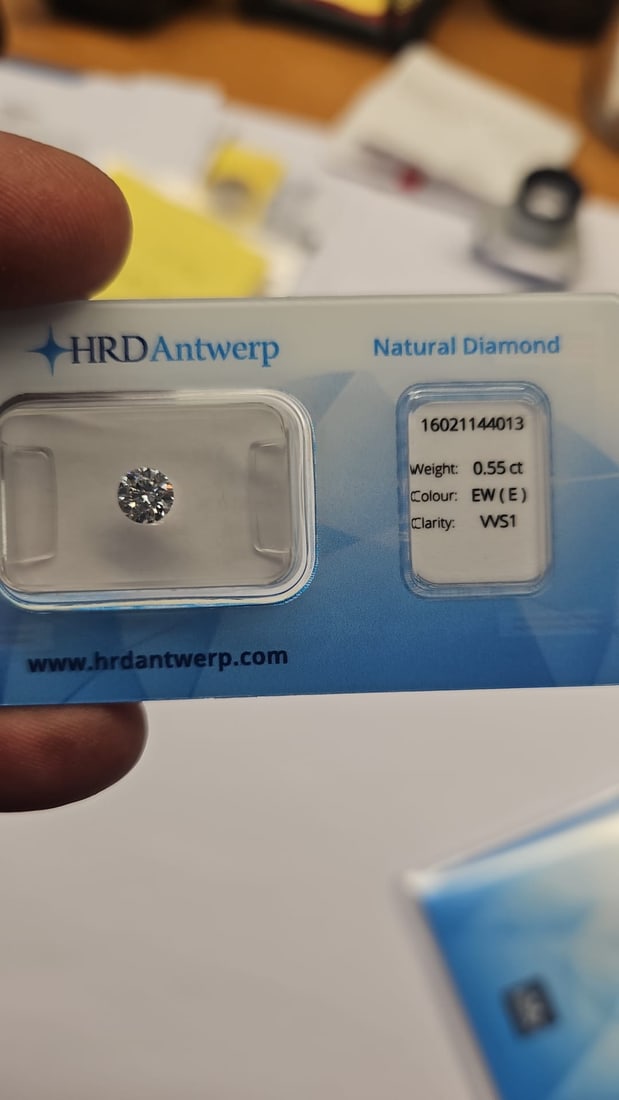 Loose Diamond - ROUND 0.55ct E VVS1: Loose Diamond - ROUND 0.55ct E VVS1 Source: Natural Shape: ROUND Carats: 0.55 Color: E Clarity: VVS1 Certification: HRD The Diamond Depot Guarantee: All items in this auction are guaranteed to be 100%